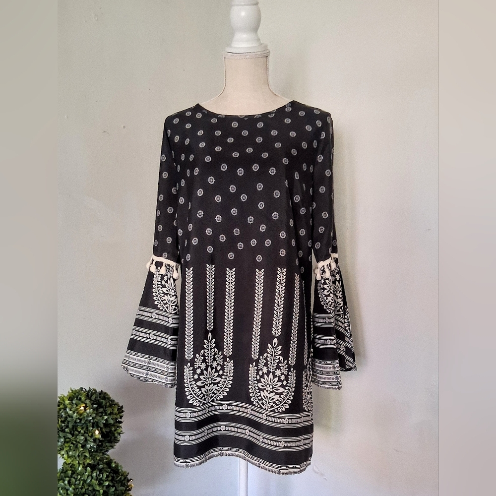 Black & White Blouse - Pom Pom Banded Sleeves - Open Sleeves - Large - Picture 3 of 8
